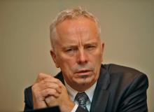 Piotr Gerber, prezes EMC Instytut Medyczny, deklaruje, że weźmie udział w publicznej ofercie akcji z prawem poboru.	Bigger