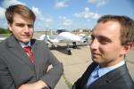 Kolja Leo, były prezes, i Bartłomiej Herodecki, obecny prezes AerFinance