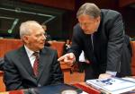 Grecki minister finansów Ewangelos Weznizelos (z prawej)  próbuje przekonać niemieckiego ministra finansów Wolfganga Schaeuble’a, że Grecja zasługuje na dalszą pomoc  finansową. Fot. Bloomberg