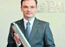 Wielokrotnie nagradzano nas jako gazetę najczęściej czytaną przez inwestorów. To bardzo  budujące,  że rynek  postanowił  doceniać  też rzetelność i obiektywizm, idee,  które nam przyświecają – mówi  Krzysztof  Jedlak,  redaktor  naczelny „Parkietu”.	Bigger