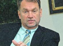 Jan Kulczyk, właściciel Kulczyk Holding, przejął Pekaes,  bo chce mieć w Polsce silną pozycję  w obszarze infrastruktury  i logistyki.  Nie planuje wycofania spółki  z warszawskiej giełdy. Bigger