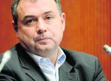 „Pierwsza liga“ naszego rankingu: TVN, kierowany przez Piotra Waltera (u góry) szykuje się do trzeciego etapu skupu. Synthos i Echo Investment ze stajni Michała Sołowowa (w środku) na razie dużo zadeklarowały, ale nie wydały ani grosza. Należąca do Romana Karkosika Alchemia kończy już program, a Impexmetal go przedłuży.Bigger