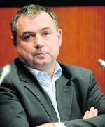 „Pierwsza liga“ naszego rankingu: TVN, kierowany przez Piotra Waltera (u góry) szykuje się do trzeciego etapu skupu. Synthos i Echo Investment ze stajni Michała Sołowowa (w środku) na razie dużo zadeklarowały, ale nie wydały ani grosza. Należąca do Romana Karkosika Alchemia kończy już program, a Impexmetal go przedłuży.