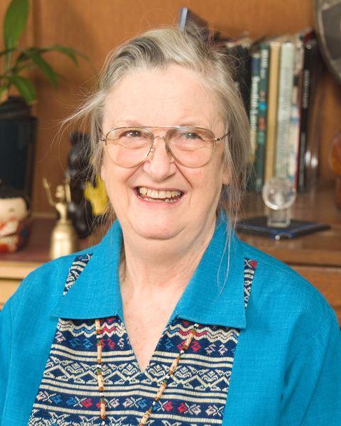 Elinor Ostrom jest pierwszą kobietą, która otrzymała Nagrodę Nobla w dziedzinie ekonomii