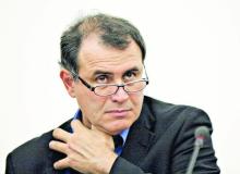Nouriel Roubini - profesor Uniwersytetu Nowojorskiego: Zdaniem tego wpływowego ekonomisty niskie stopy procentowe w USA oraz duża podaż pieniądza zachęcają spekulantów do stosowania dolara jako waluty fundującej w transakcjach carry-trade. To podbija ceny aktywów na wszystkich niemal rynkach, kreując na nich nowe bańki. Dane nie wydają się jednak potwierdzać tej tezyBigger