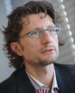 Zdarza się, że od momentu podpisania umowy między firmą a ubezpieczycielem do chwili wystawienia polisy mija nawet sześć miesięcy - mówi Tomasz Miazek, prezes Stow. Zarządzania Ryzykiem Polrisk