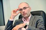 Arkadiusz Sugier, prezes CenterNetu, specjalizuje się w finansach. Pracował m.in. dla takich firm jak PricewaterhouseCoopers oraz PTK Centertel. Ostatnio był partnerem w firmie doradczej SmartCon.  