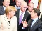 Kanclerz Niemiec Angela Merkel, premier Grecji Jeorjos Papandreu (w środku) i prezydent Francji Nicolas Sarkozy zabiegają o zaostrzenie nadzoru nad rynkiem CDS-ów.