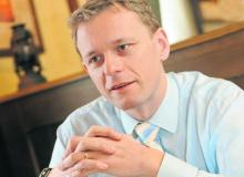 Wojciech Mroczyński z zarządu AmRestu przyznaje, że tempo ekspansji ma się wyraźnie zwiększyć. Spółka chce otwierać więcej lokali. Negocjuje też w sprawie przejęć. Bigger