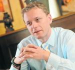 Wojciech Mroczyński z zarządu AmRestu przyznaje, że tempo ekspansji ma się wyraźnie zwiększyć. Spółka chce otwierać więcej lokali. Negocjuje też w sprawie przejęć. 