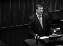 Jako dowód niezależnej polityki Sławomira Skrzypka agencje podają jego ostatnią decyzję dotyczącą interwencji na rynku złotegoBigger