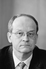 Duże szanse na stanowisko prezesa NBP ekonomiści dają byłym członkom RPP Andrzejowi Sławińskiemu (który był już kandydatem na to stanowisko kilka lat temu) i Dariuszowi Filarowi. Nie wykluczają, że prezesem banku zostanie Jan Krzysztof Bielecki, szef Rady Gospodarczej przy premierze.