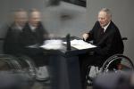 “Każda alternatywa jest dużo gorsza i dużo bardziej niebezpieczna, więc musimy to zrobić. Nie robimy tego dla innych, ale dla nas samych i przyszłych pokoleń” – przekonywał przed głosowaniem niemiecki minister finansów Wolgang Schaeuble