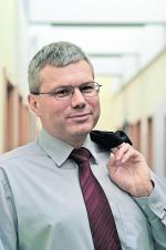 Prezes Komputronika Wojciech Buczkowski (na dole) odetchnie z ulgą, gdy Karen kierowany przez Jacka Piotrowskiego trafi wreszcie w ręce nowego inwestora zgodnie z wynegocjowaną umową. Do tej pory była to pechowa inwestycja.
