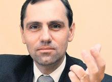Prezes Drozapolu Wojciech Rybka (u góry) twierdzi, że wyniki za II kwartał były wyższe od zabudżetowanych. Kierowana przez Krzysztofa  Walarowskiego grupa Cognoru pokaże jeszcze straty, ale mniejsze niż w I kwartale.Bigger
