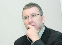 Michał Sołowow ma ponad 68,8 proc. akcji Barlinka, 48,6 proc. walorów Cersanitu, 40,4 proc. udziałów w Echo Investment oraz 56,9 proc. akcji Synthosa. Wczoraj posiadany przez Sołowowa pakiet akcji był wyceniany na blisko 3,9 mld zł. Bigger