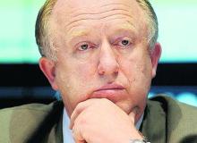 Herbert Wirth, prezes KGHM (u góry), wkrótce poda nowe szacunki dotyczące wyników spółki na ten rok. Powinny być dużo lepsze  od wcześniej prognozowanych. Zdecydowanie gorsza sytuacja panuje w Pagedzie kierowanym przez Daniela Mzyka (z prawej), zmuszonym do odwołania prognozy, oraz w Gancie, zarządzanym przez Karola Antkowiaka, który z kolei obniżył szacunki.Bigger