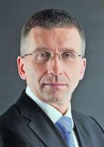 Od góy: Maciej Owczarek, prezes Enei, Tomasz Zadroga, prezes PGE, oraz Dariusz Lubera, kierujący Tauronem. Szefują spółkom, których obroty idą w miliardy, ale zarabiają jak w małych firmach.	